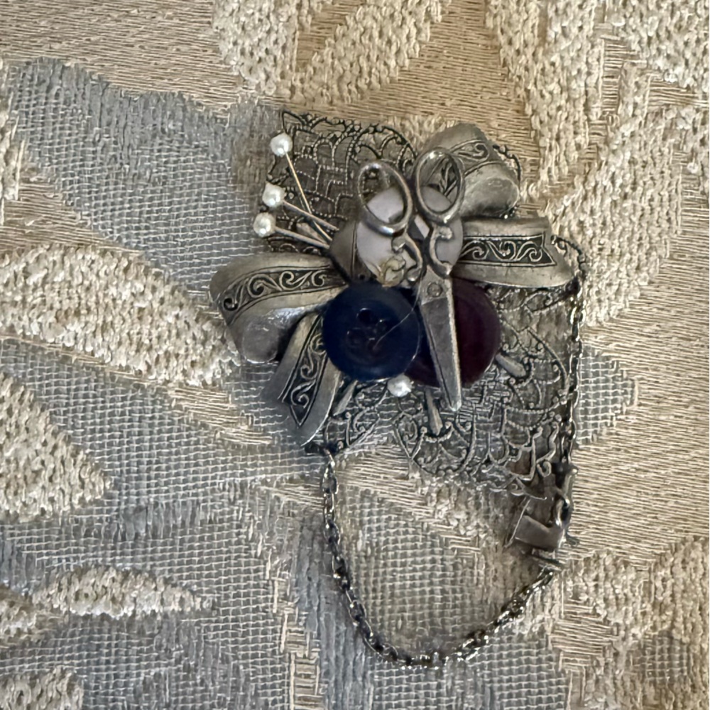 Elegant Silver Filigree Brooch